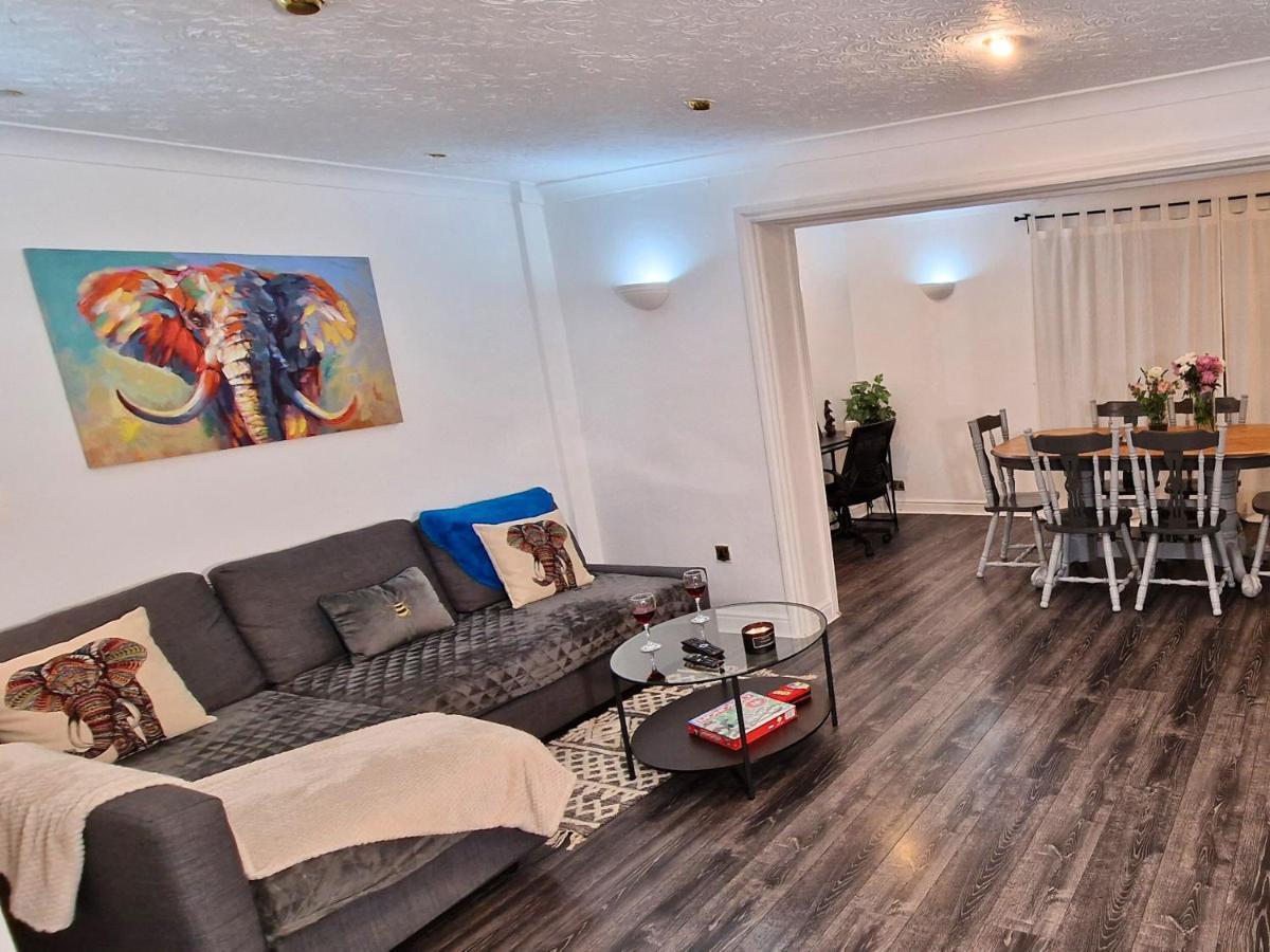 Spacious & Comfy Home- Very Close To Nec Birmingham ,Hs2 & Airport- Perfect For Contractors & Groups- Free Parking & Fast Wifi مارستون غرين المظهر الخارجي الصورة